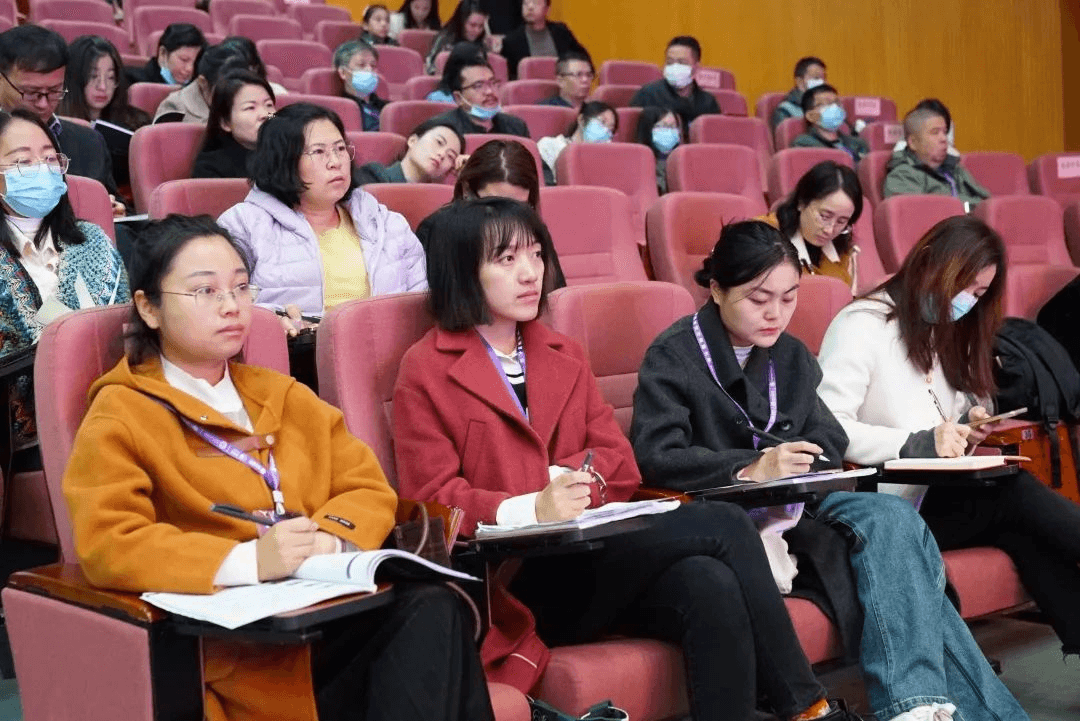 【立小•荣耀绽放】李佟校长受邀在全国中小学课程建设与发展大会暨首届中小学特色课程博览会上作典型发言