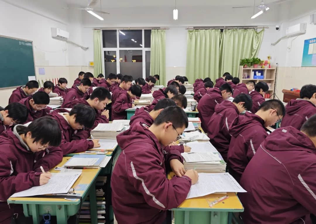 “语”你有约 “文”采飞扬丨第二届学生作文大赛圆满完成