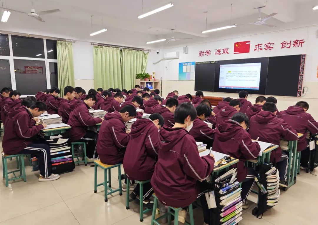 “语”你有约 “文”采飞扬丨第二届学生作文大赛圆满完成