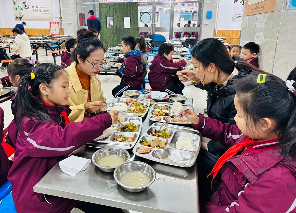 【立小 • 家校共育】美好“食”光 与爱同在 | 第一学期家长陪餐纪实