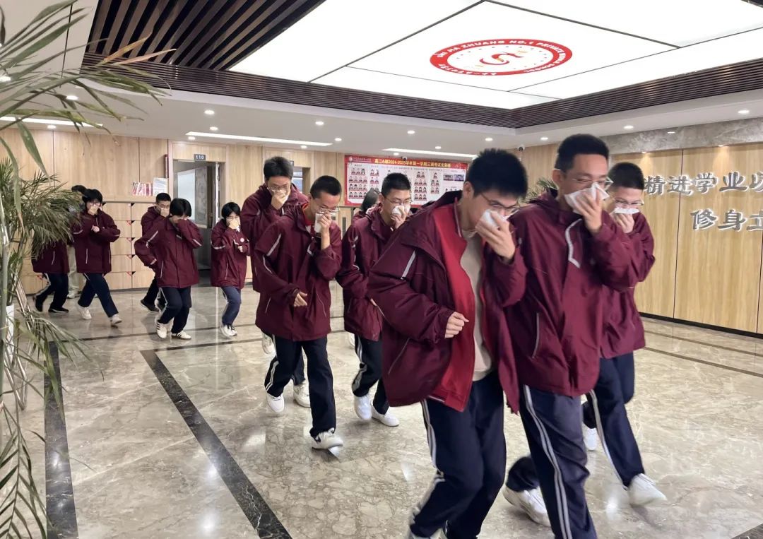 筑消防护盾 守校园安全丨石家庄私立第一中学开展消防演练