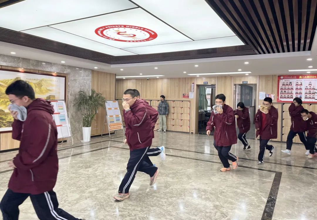 筑消防护盾 守校园安全丨石家庄私立第一中学开展消防演练