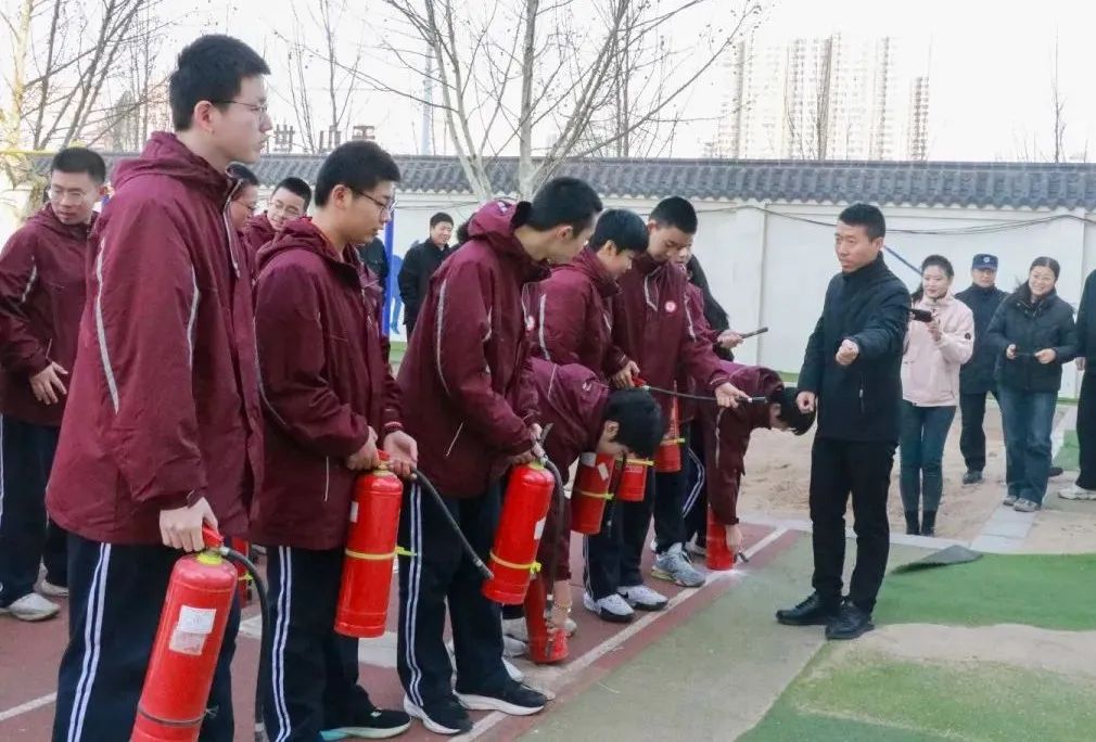 筑消防护盾 守校园安全丨石家庄私立第一中学开展消防演练