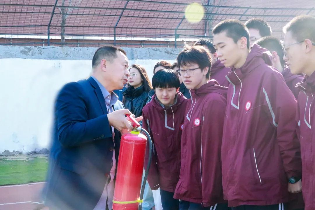 筑消防护盾 守校园安全丨石家庄私立第一中学开展消防演练