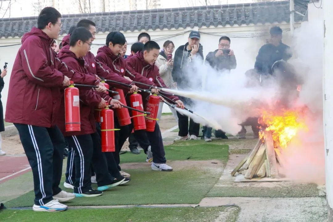 筑消防护盾 守校园安全丨石家庄私立第一中学开展消防演练