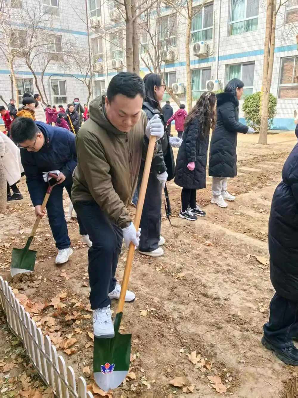 【立小 • 美育】当植树节撞上中草药种植，这波操作太绝了！