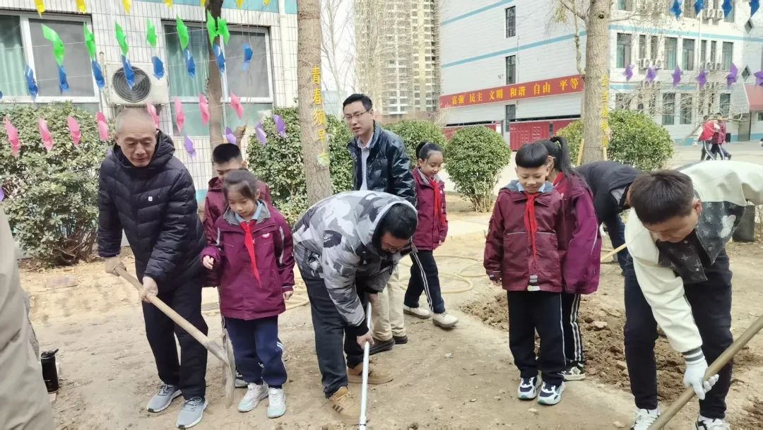 【立小 • 美育】当植树节撞上中草药种植，这波操作太绝了！