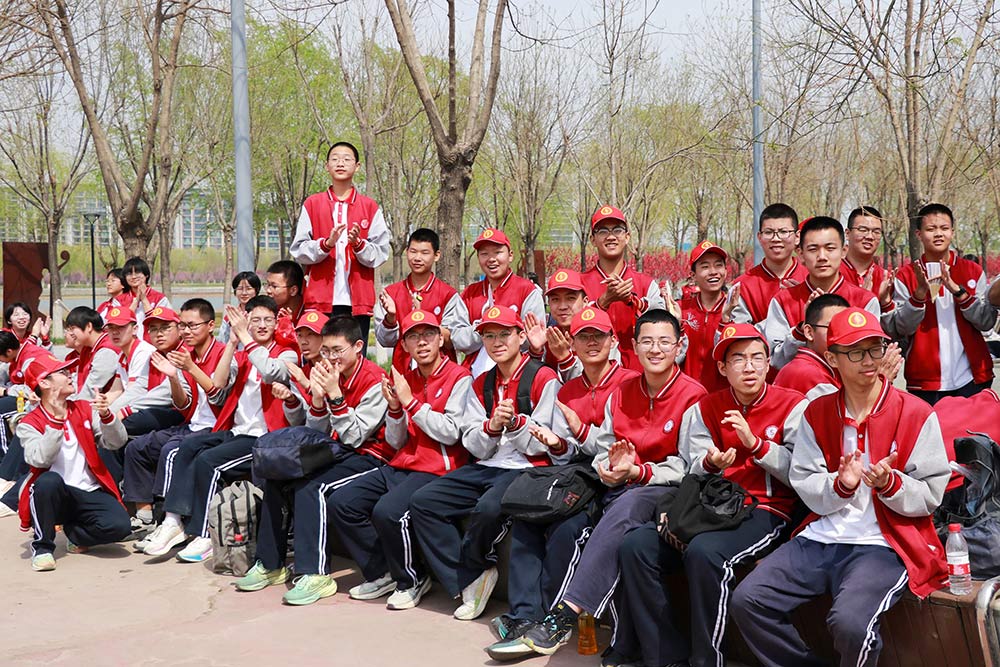 青春无畏，行路致远，私立一中学子用脚步丈量青春！