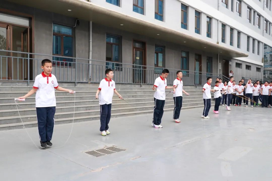 “跳”跃梦想 “绳”彩飞扬