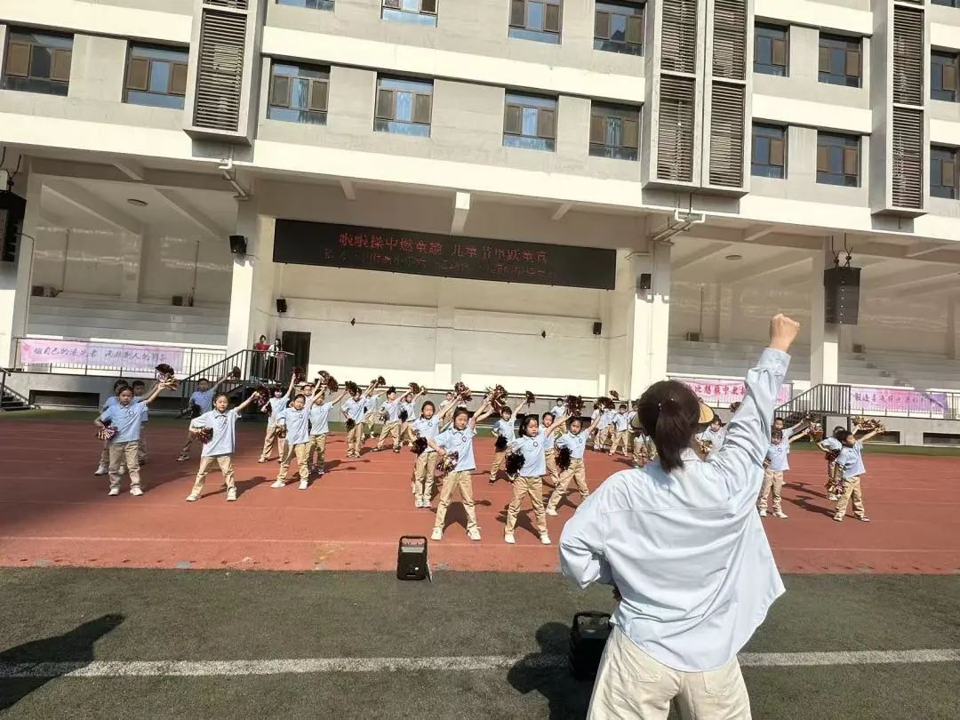 【立小•体育】啦啦操中燃童趣 儿童节里跃童真｜六一活动暨一年级啦啦操展示