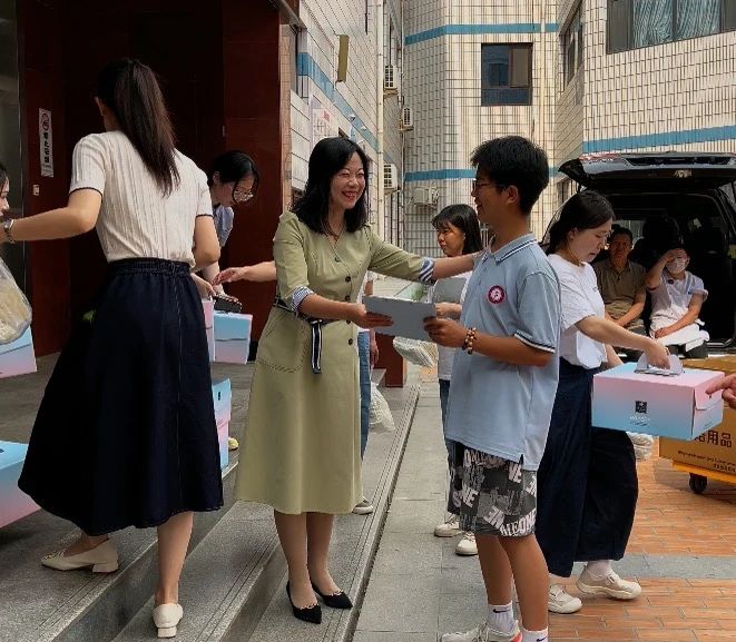 【立小•儿童节】六一派对攻略：蛋糕零食已就位，速来开启甜蜜狂欢！