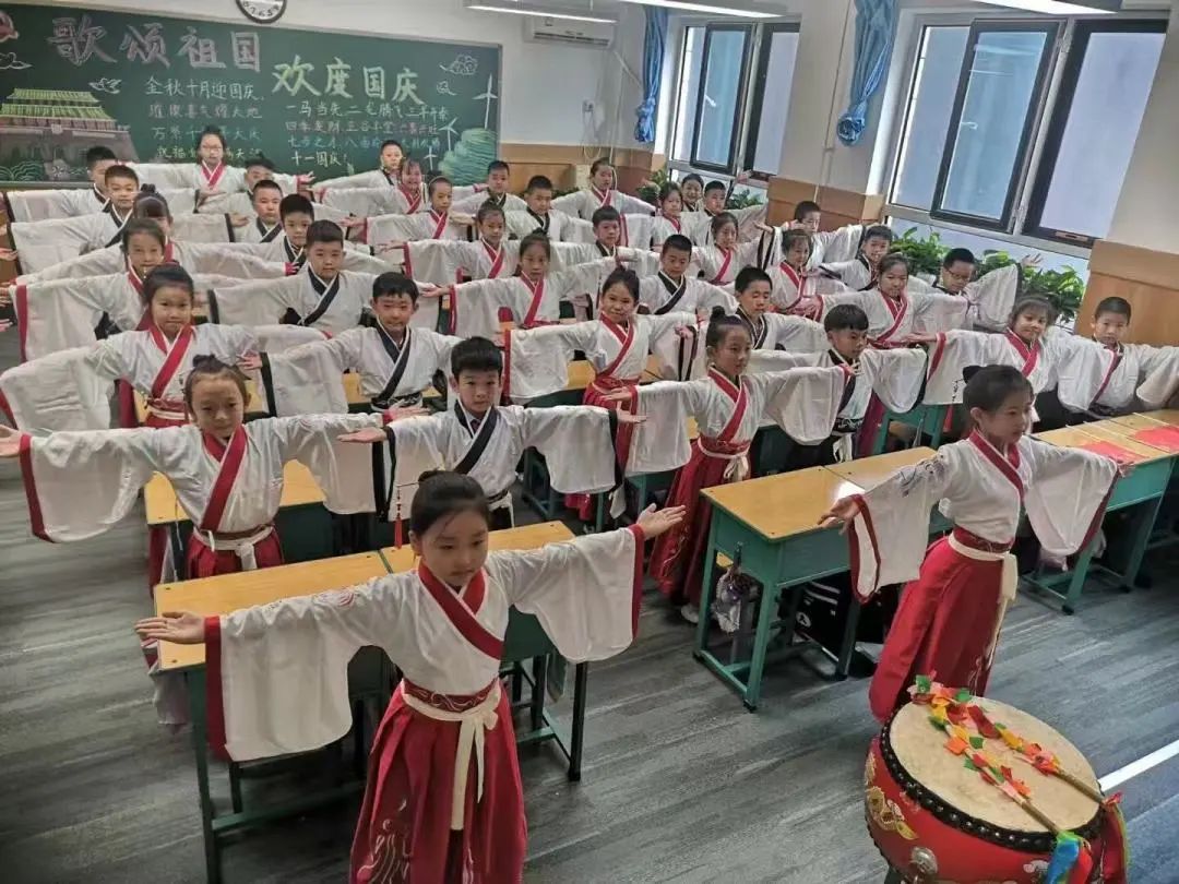 【立小 • 毕业季】青春回忆杀来袭~这波操作yyds！｜小初衔接部毕业成长纪