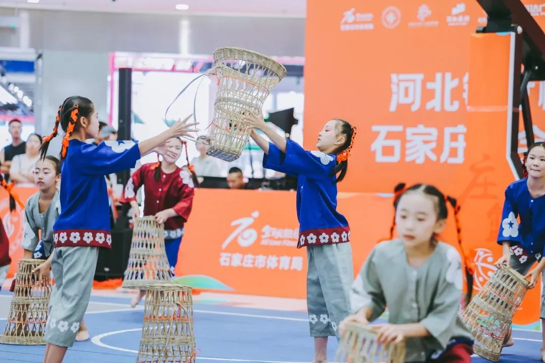 【立小•荣耀】中场风暴！立娃亮相“庄篮”联赛中场秀