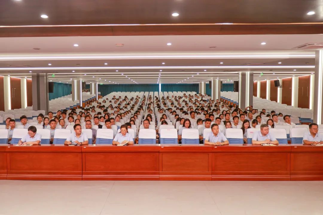 凝“新”聚力共奋进 砥砺同行谱新篇 丨石家庄私立第一中学2025年暑期全员培训大会隆重启幕