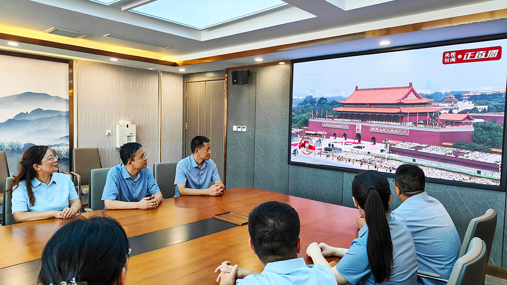 铁流震寰宇 热血映初心丨石家庄私立一中师生共观抗战胜利80周年阅兵盛况