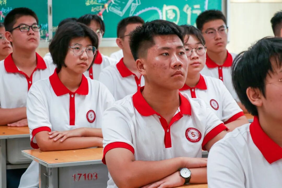 铁流震寰宇 热血映初心丨石家庄私立一中师生共观抗战胜利80周年阅兵盛况