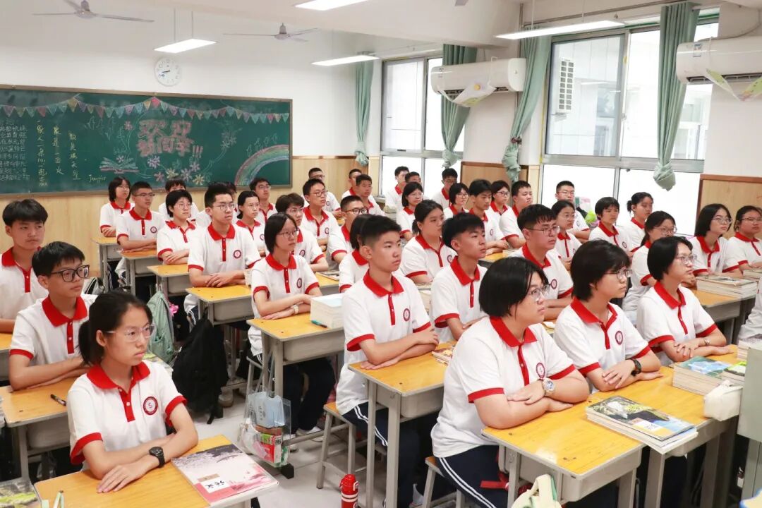 铁流震寰宇 热血映初心丨石家庄私立一中师生共观抗战胜利80周年阅兵盛况