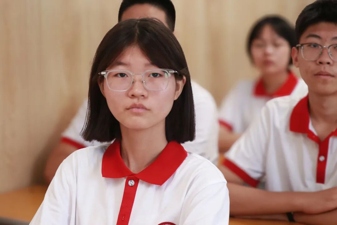 铁流震寰宇 热血映初心丨石家庄私立一中师生共观抗战胜利80周年阅兵盛况