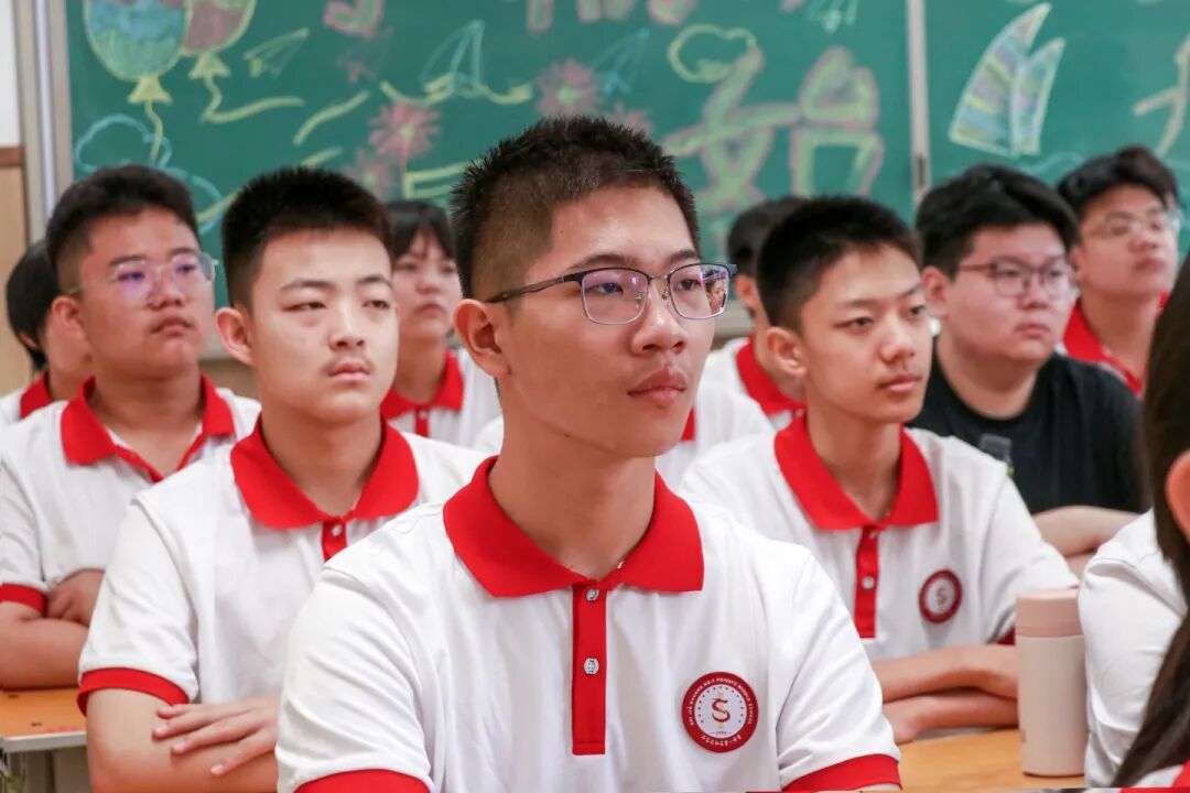 铁流震寰宇 热血映初心丨石家庄私立一中师生共观抗战胜利80周年阅兵盛况