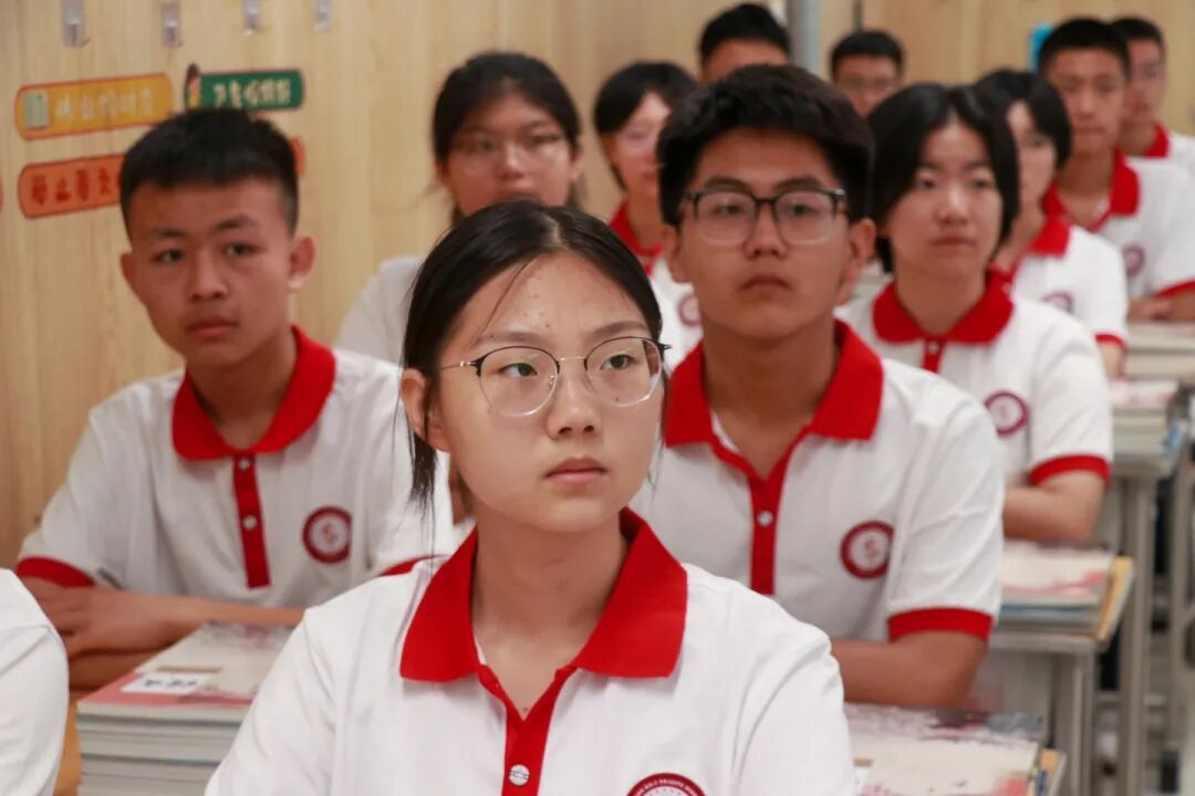 铁流震寰宇 热血映初心丨石家庄私立一中师生共观抗战胜利80周年阅兵盛况