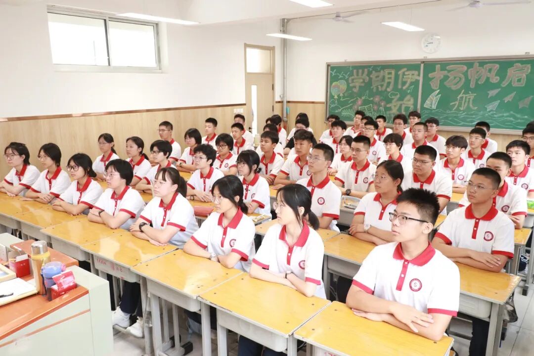 铁流震寰宇 热血映初心丨石家庄私立一中师生共观抗战胜利80周年阅兵盛况