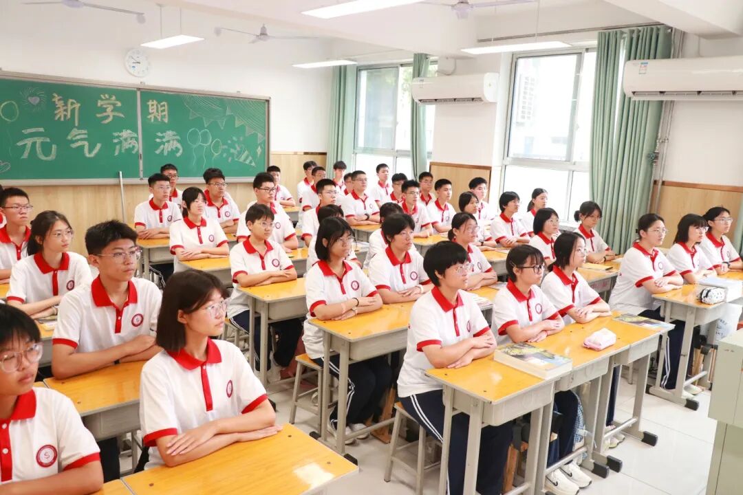 铁流震寰宇 热血映初心丨石家庄私立一中师生共观抗战胜利80周年阅兵盛况