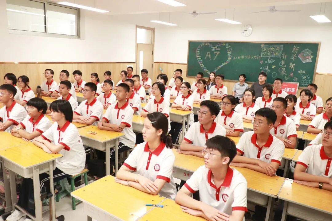 铁流震寰宇 热血映初心丨石家庄私立一中师生共观抗战胜利80周年阅兵盛况