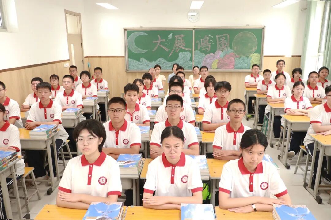 铁流震寰宇 热血映初心丨石家庄私立一中师生共观抗战胜利80周年阅兵盛况