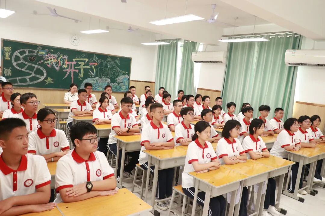 铁流震寰宇 热血映初心丨石家庄私立一中师生共观抗战胜利80周年阅兵盛况