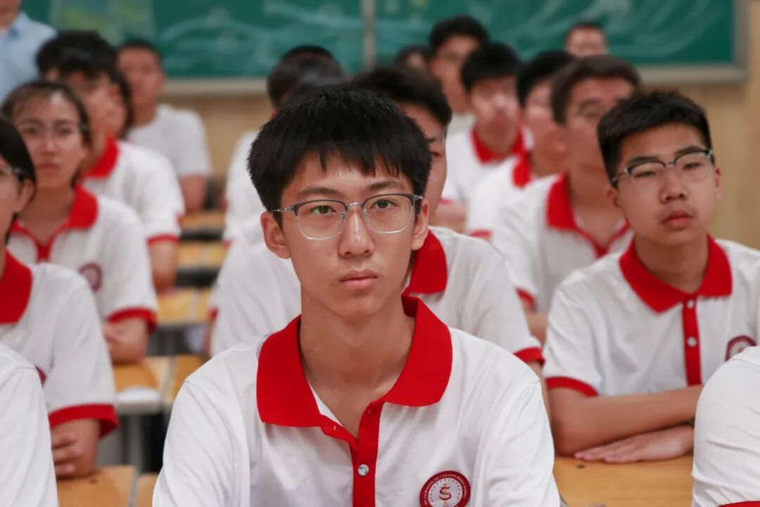 铁流震寰宇 热血映初心丨石家庄私立一中师生共观抗战胜利80周年阅兵盛况