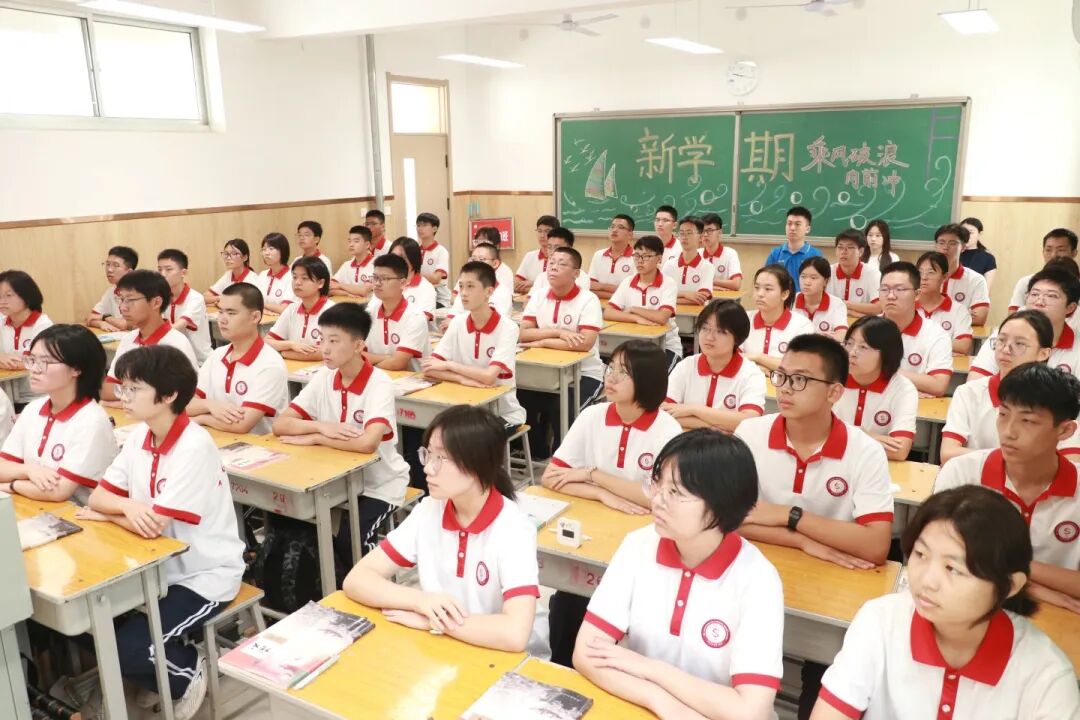 铁流震寰宇 热血映初心丨石家庄私立一中师生共观抗战胜利80周年阅兵盛况