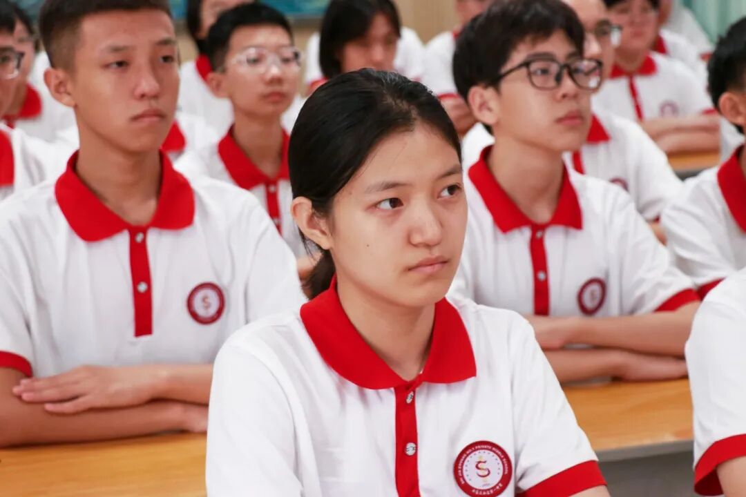 铁流震寰宇 热血映初心丨石家庄私立一中师生共观抗战胜利80周年阅兵盛况