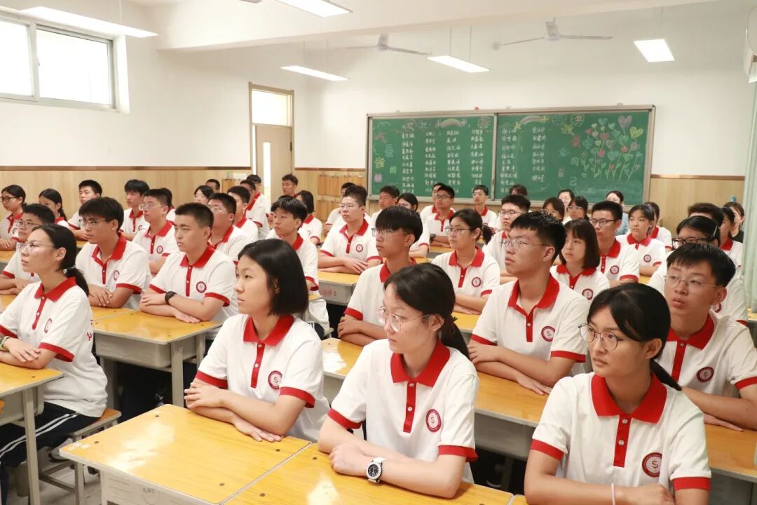 铁流震寰宇 热血映初心丨石家庄私立一中师生共观抗战胜利80周年阅兵盛况