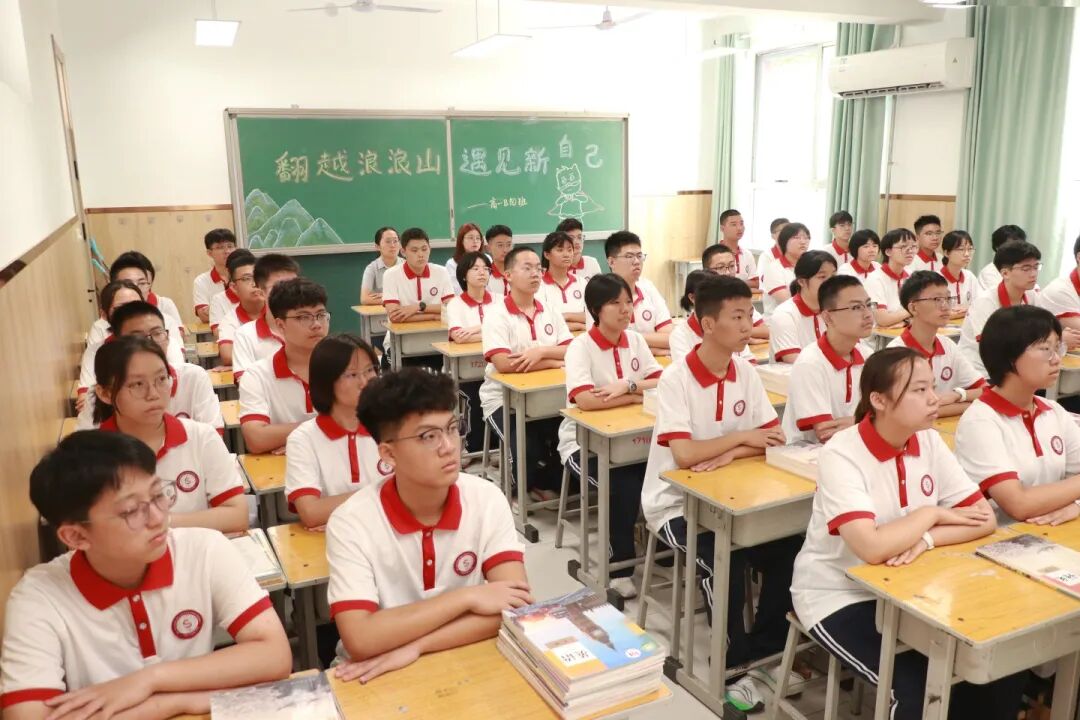 铁流震寰宇 热血映初心丨石家庄私立一中师生共观抗战胜利80周年阅兵盛况