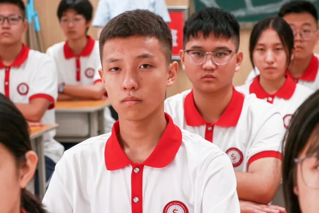 铁流震寰宇 热血映初心丨石家庄私立一中师生共观抗战胜利80周年阅兵盛况