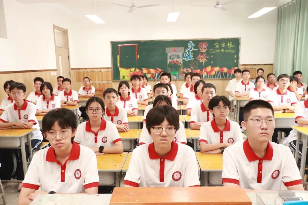 铁流震寰宇 热血映初心丨石家庄私立一中师生共观抗战胜利80周年阅兵盛况