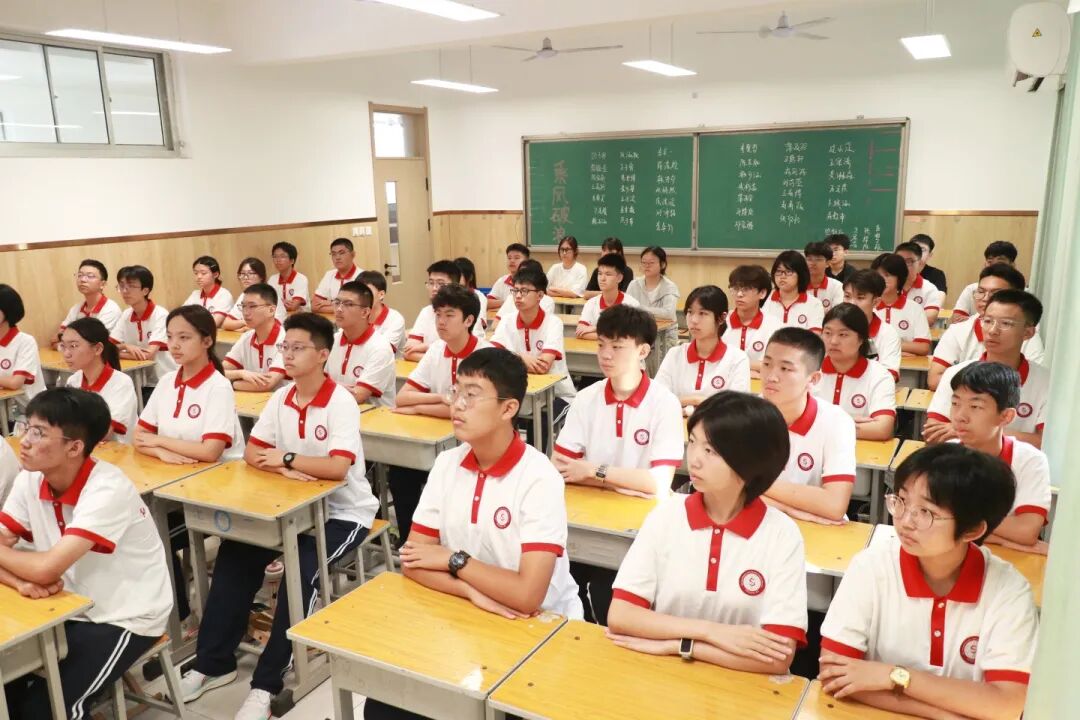 铁流震寰宇 热血映初心丨石家庄私立一中师生共观抗战胜利80周年阅兵盛况