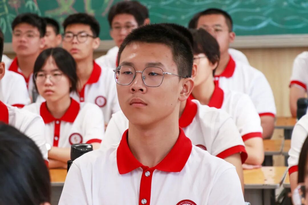 铁流震寰宇 热血映初心丨石家庄私立一中师生共观抗战胜利80周年阅兵盛况