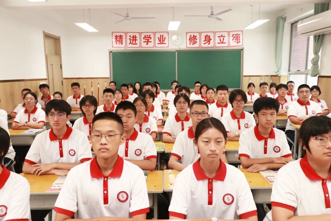 铁流震寰宇 热血映初心丨石家庄私立一中师生共观抗战胜利80周年阅兵盛况