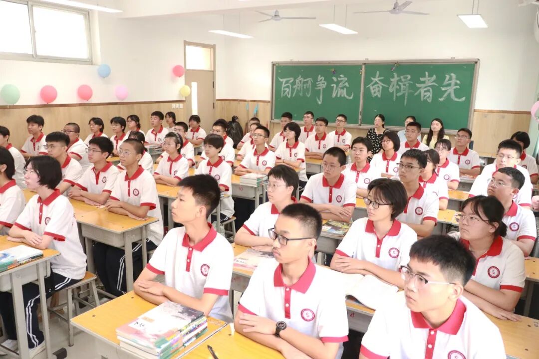 铁流震寰宇 热血映初心丨石家庄私立一中师生共观抗战胜利80周年阅兵盛况