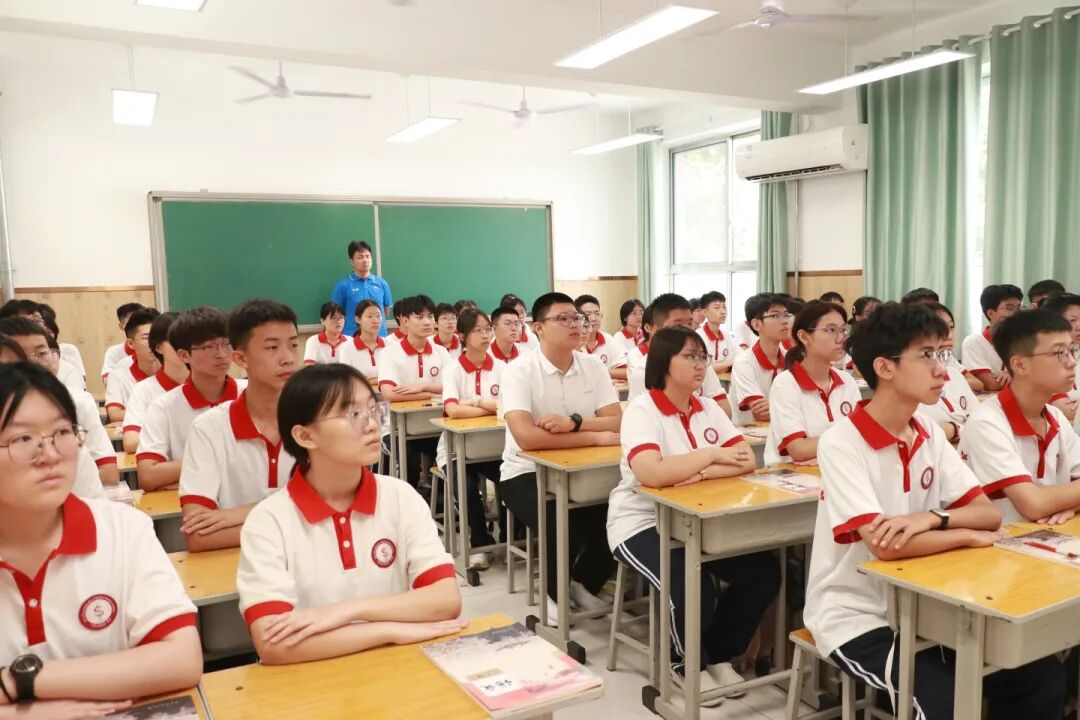 铁流震寰宇 热血映初心丨石家庄私立一中师生共观抗战胜利80周年阅兵盛况