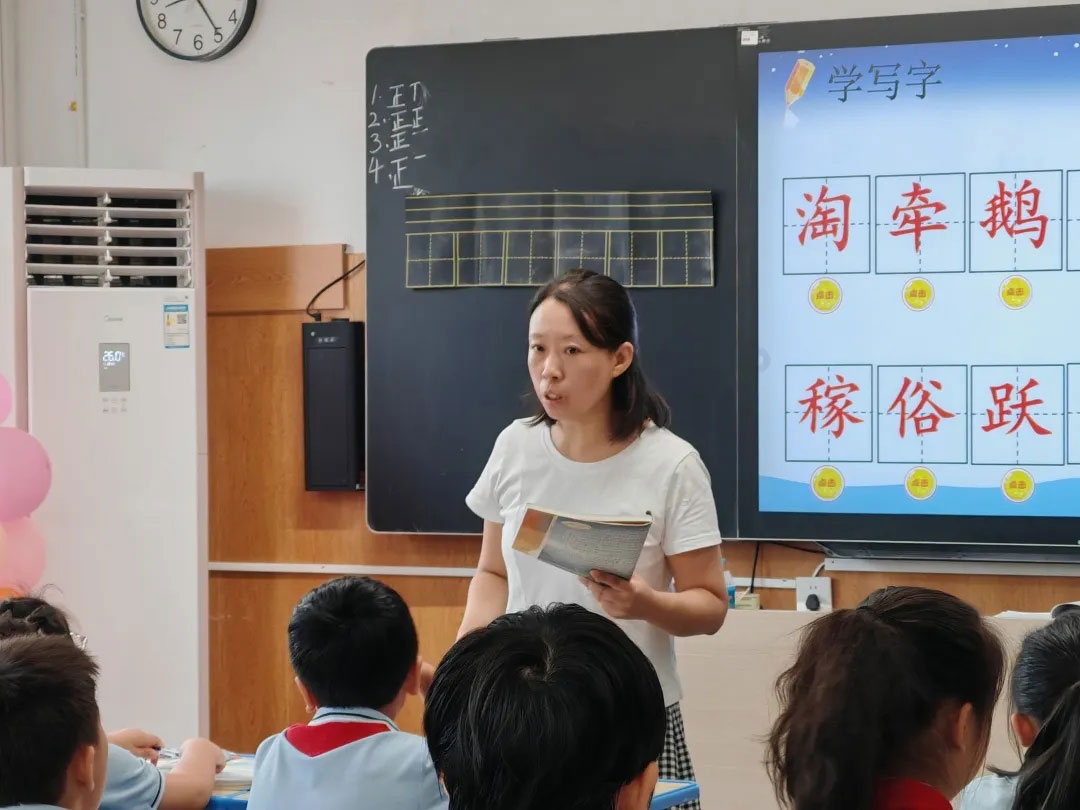 【立小 • 教学】“不打招呼的约会”开始啦！从推门到入心，瞧，教室门后藏着啥？一起来“突袭”吧！