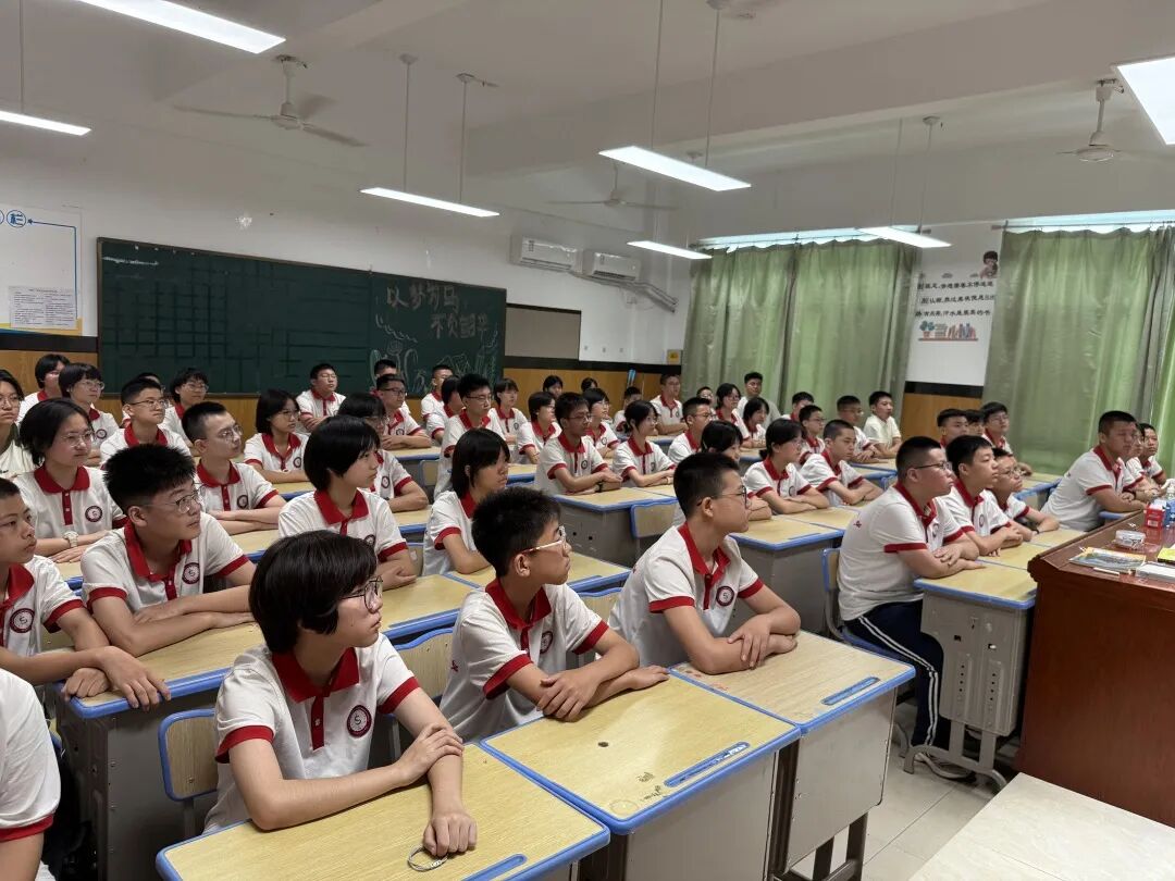亮大国重器，强时代担当——石家庄私立一中初中部全体师生观看九三阅兵纪实