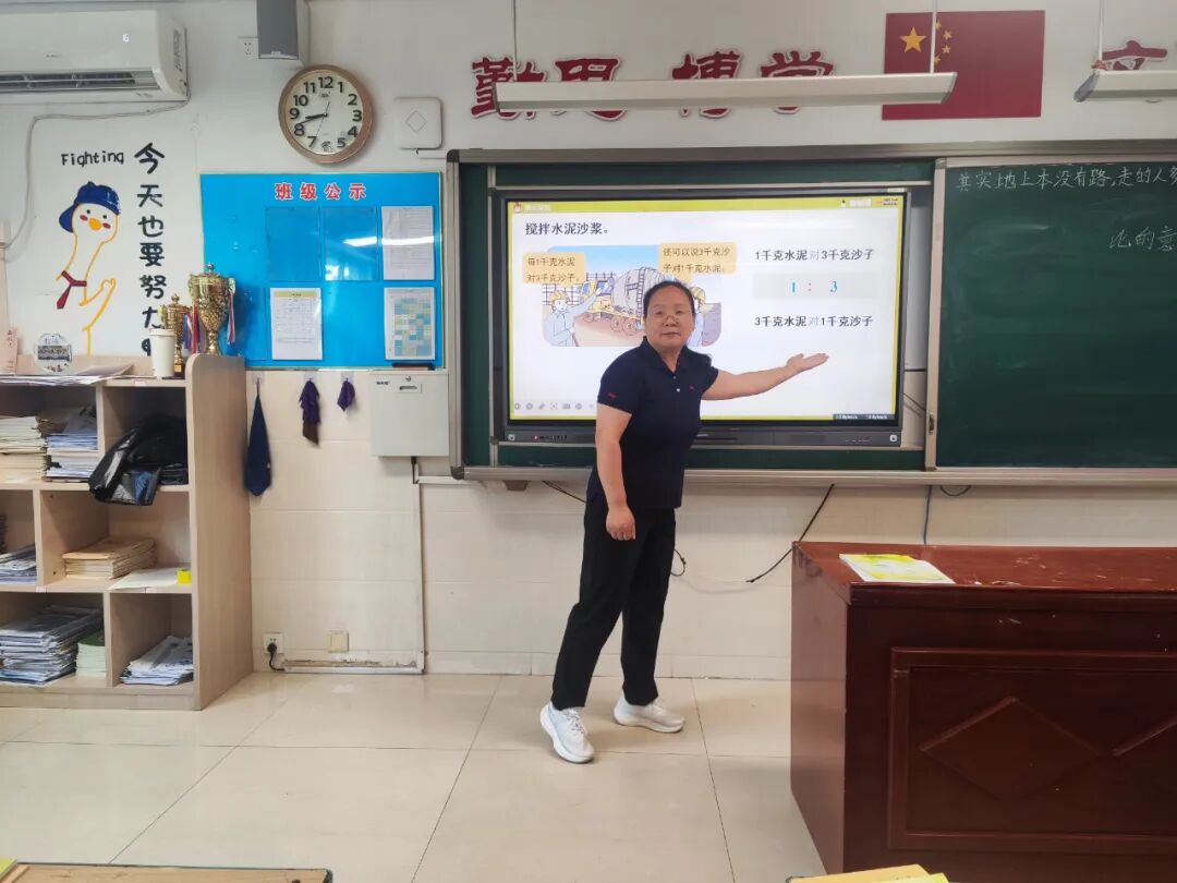 【立小•教学】与校长同桌是种什么体验？每周三“行政蹲班日志”揭秘