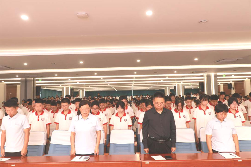 不忘历史烽烟起 心中长哨警钟声丨初二年级主题教育活动