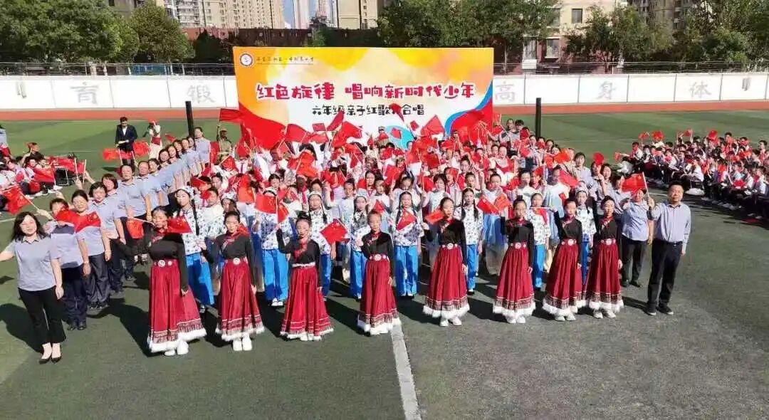 【立小•德育】泪目！六年级学生用红歌致敬信仰，回忆杀来袭，感动全场！