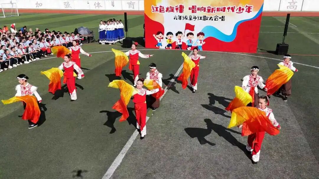 【立小•德育】泪目！六年级学生用红歌致敬信仰，回忆杀来袭，感动全场！