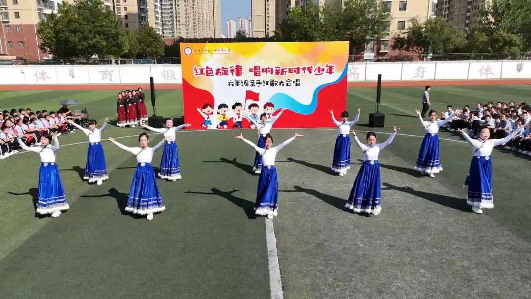 【立小•德育】泪目！六年级学生用红歌致敬信仰，回忆杀来袭，感动全场！