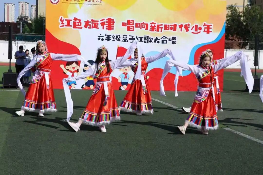 【立小•德育】泪目！六年级学生用红歌致敬信仰，回忆杀来袭，感动全场！