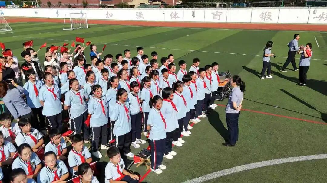 【立小•德育】泪目！六年级学生用红歌致敬信仰，回忆杀来袭，感动全场！